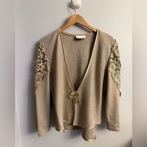 Elegant Beige Sweater with Floral Embroidery.